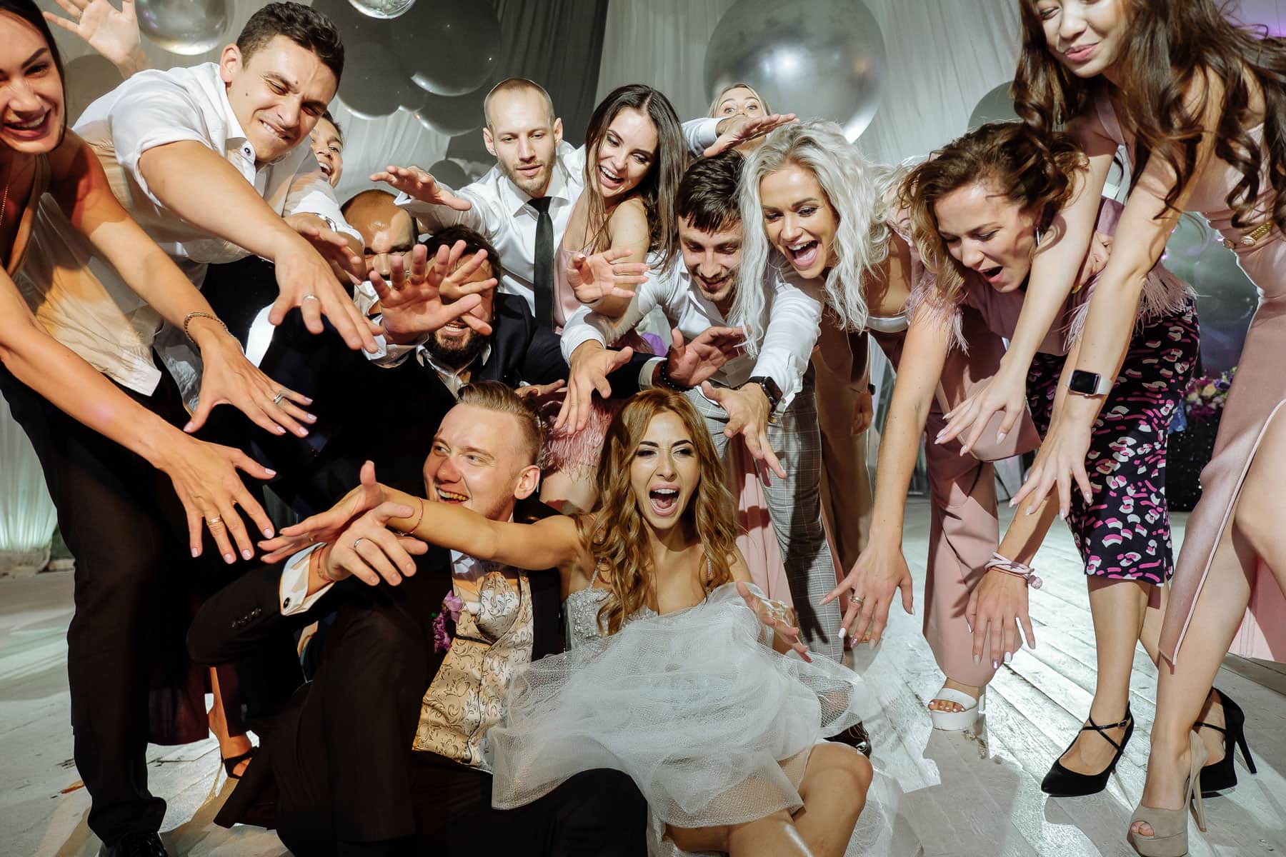 From Morning to Dancefloor: a Full Day of Authentic Moments, Artfully Captured