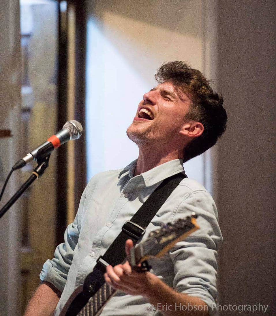 3X50 Minute Sets from Experienced Wedding Singer (100-200 Miles from Uxbridge)