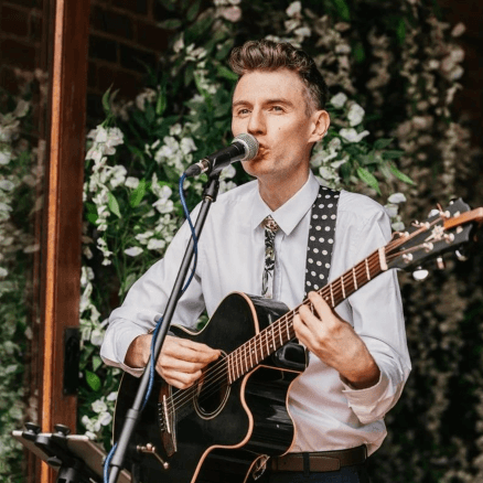 4X40 Minute Sets from Experienced Wedding Singer (30-100 Miles from Uxbridge)