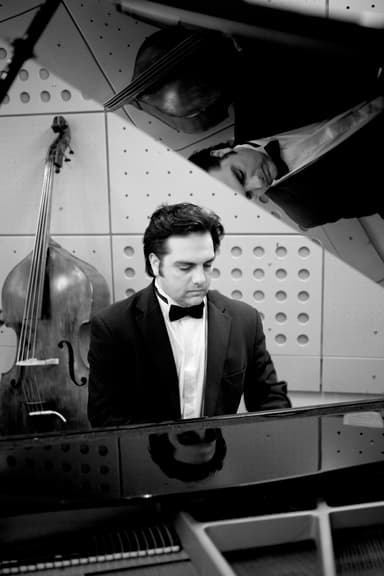 DAN-SOLO-PIANO-STUDIO-DBBACK