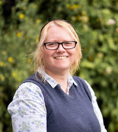 Becky Jones Headshot